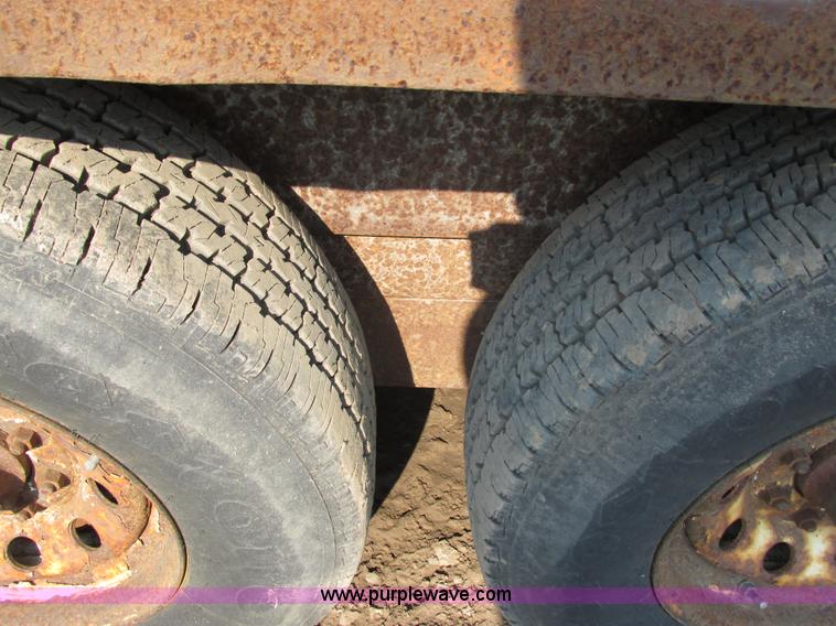 image for item I3951 2000 Towmaster T-10 tandem axle trailer