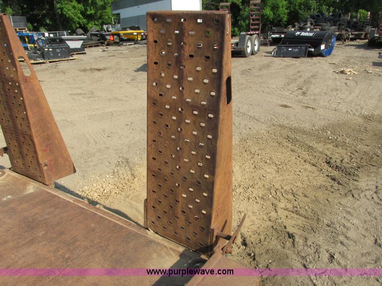 image for item I3951 2000 Towmaster T-10 tandem axle trailer