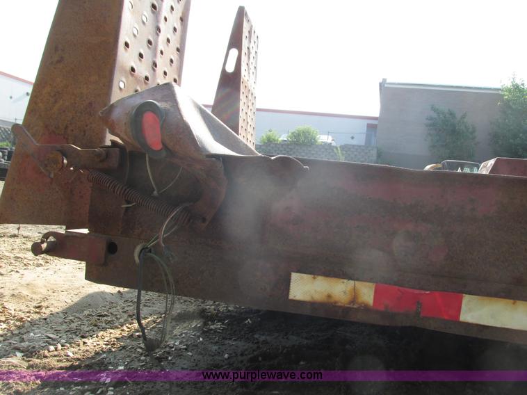 image for item I3951 2000 Towmaster T-10 tandem axle trailer