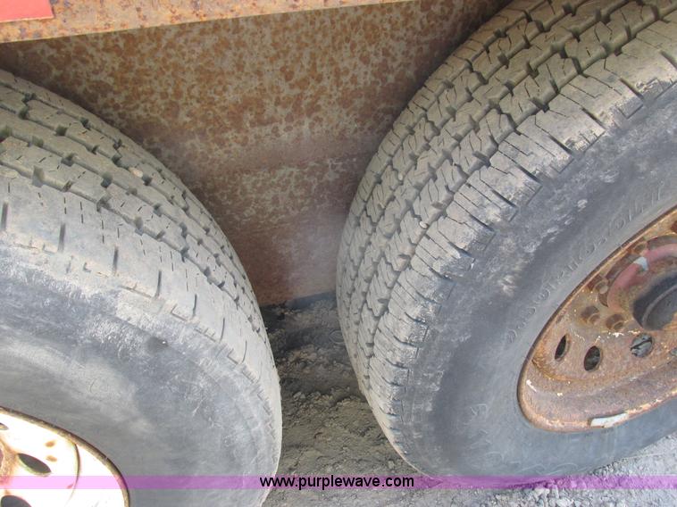 image for item I3951 2000 Towmaster T-10 tandem axle trailer