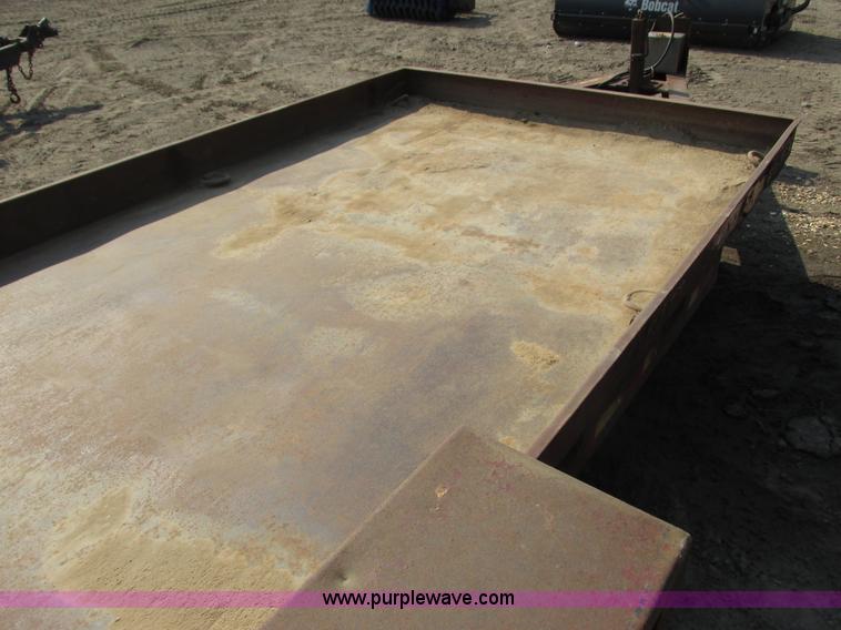 image for item I3951 2000 Towmaster T-10 tandem axle trailer