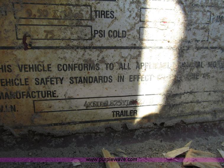 image for item I3951 2000 Towmaster T-10 tandem axle trailer