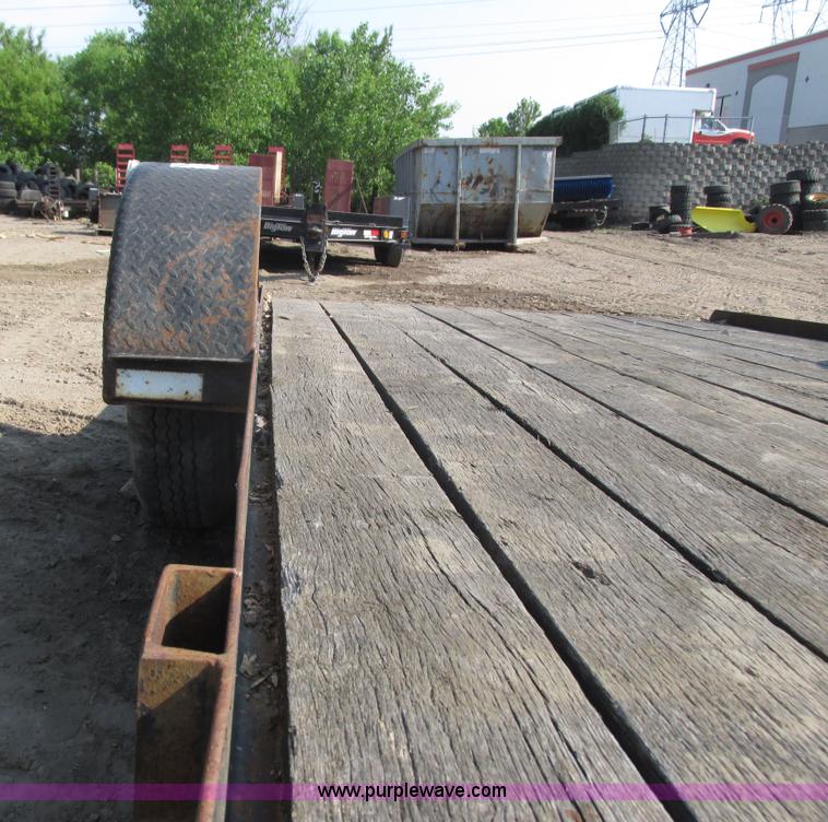 image for item I3952 2002 Cronkhite 510E tilt deck trailer