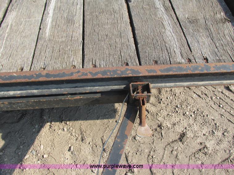 image for item I3952 2002 Cronkhite 510E tilt deck trailer