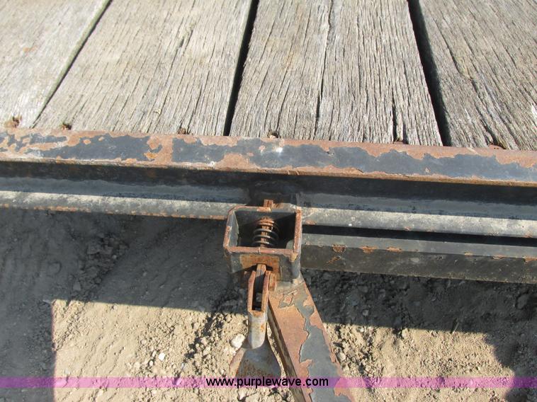 image for item I3952 2002 Cronkhite 510E tilt deck trailer