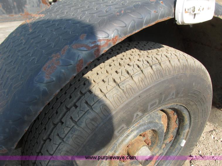 image for item I3952 2002 Cronkhite 510E tilt deck trailer