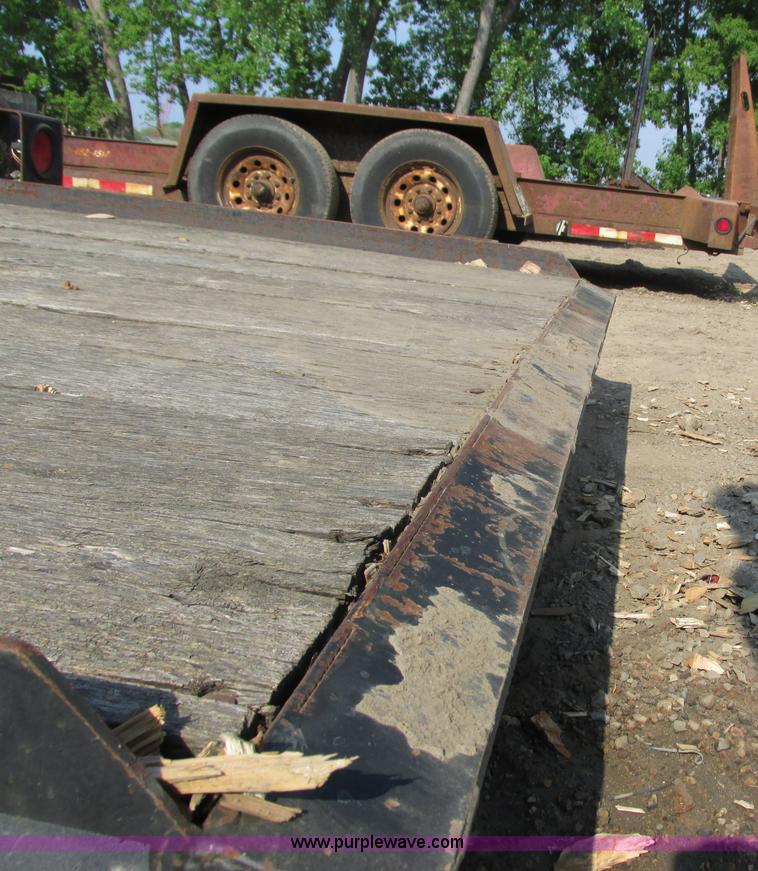 image for item I3952 2002 Cronkhite 510E tilt deck trailer