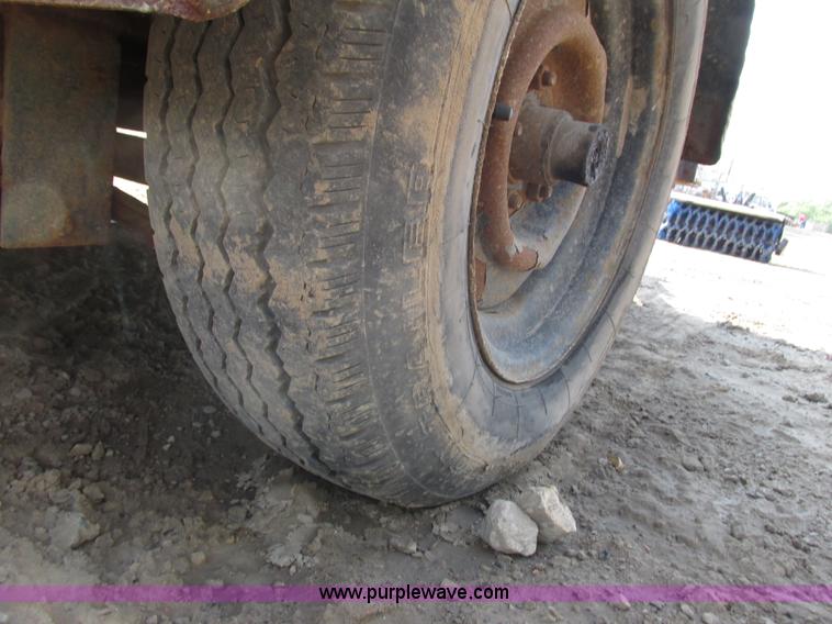 image for item I3952 2002 Cronkhite 510E tilt deck trailer