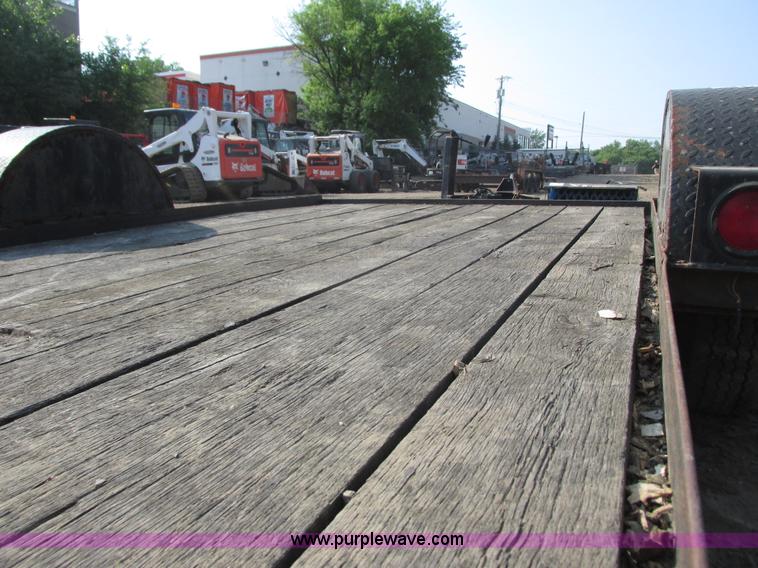 image for item I3952 2002 Cronkhite 510E tilt deck trailer