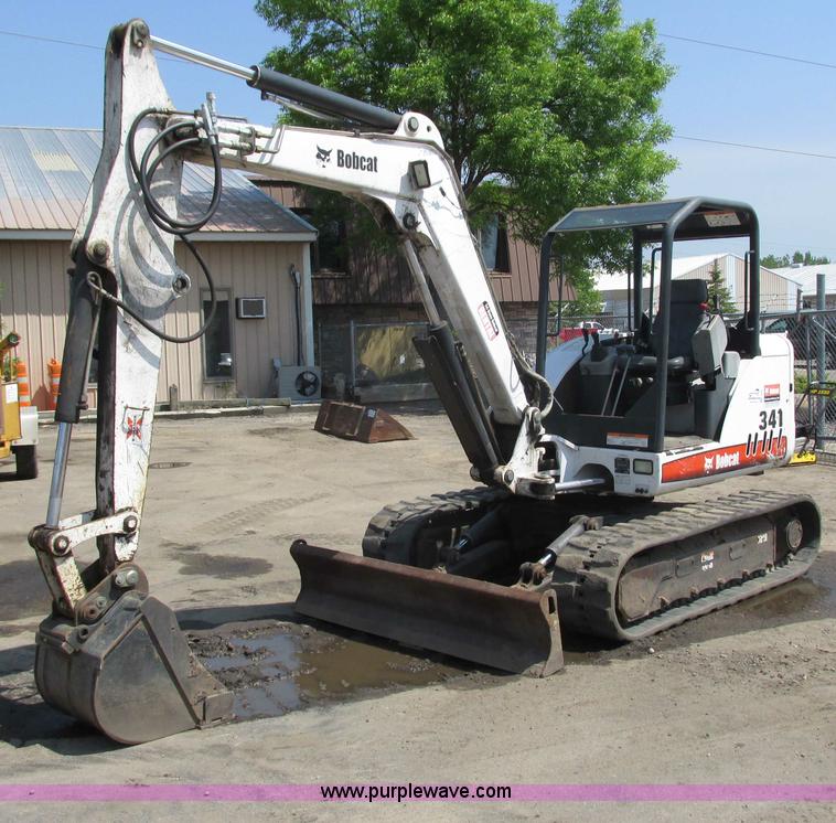 image for item I3955 2005 Bobcat 341G compact excavator