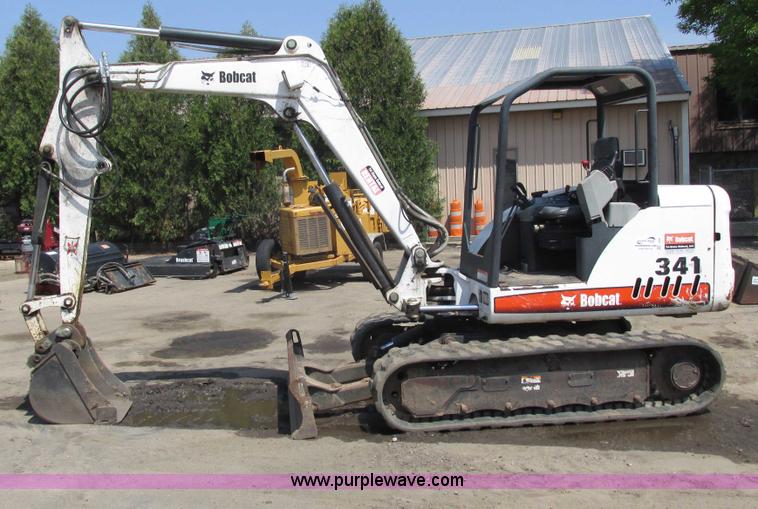 image for item I3955 2005 Bobcat 341G compact excavator
