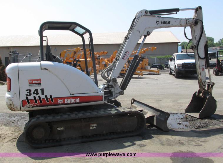 image for item I3955 2005 Bobcat 341G compact excavator
