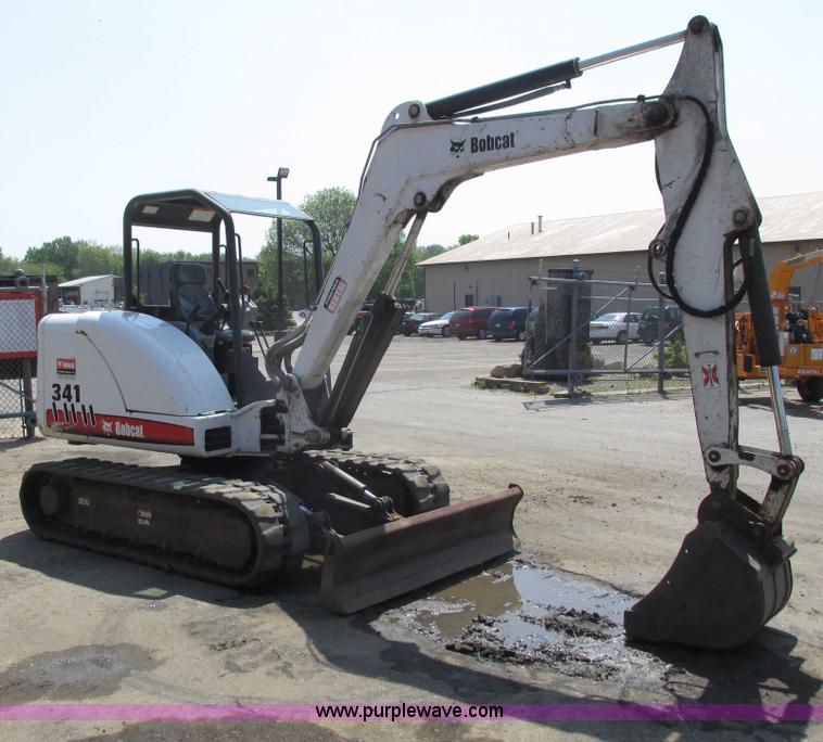image for item I3955 2005 Bobcat 341G compact excavator
