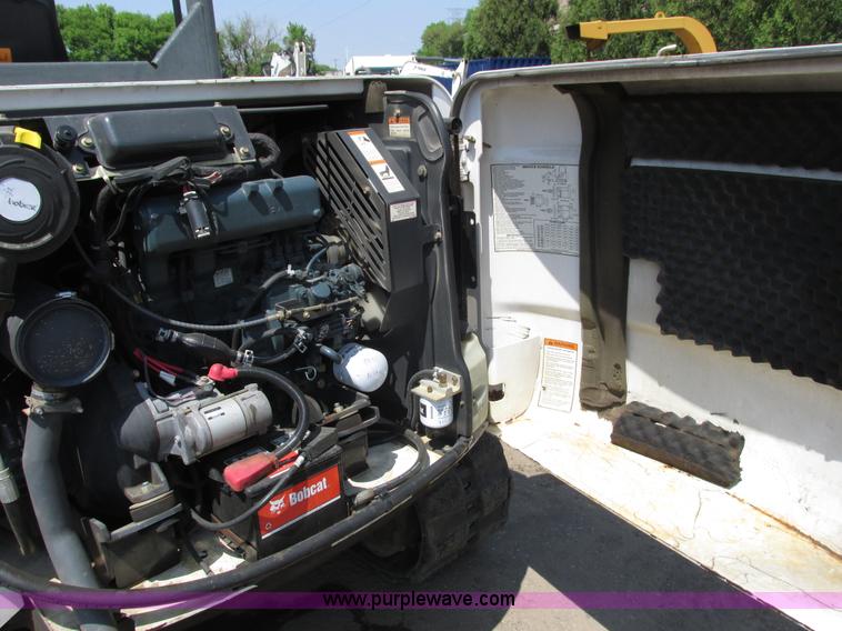 image for item I3955 2005 Bobcat 341G compact excavator