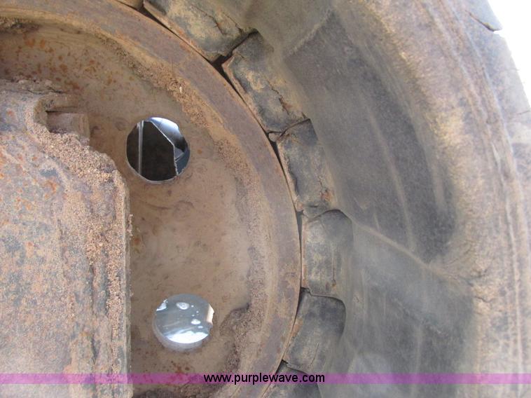 image for item I3955 2005 Bobcat 341G compact excavator