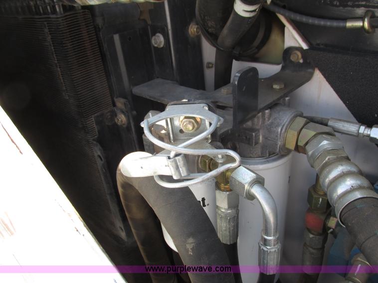 image for item I3955 2005 Bobcat 341G compact excavator