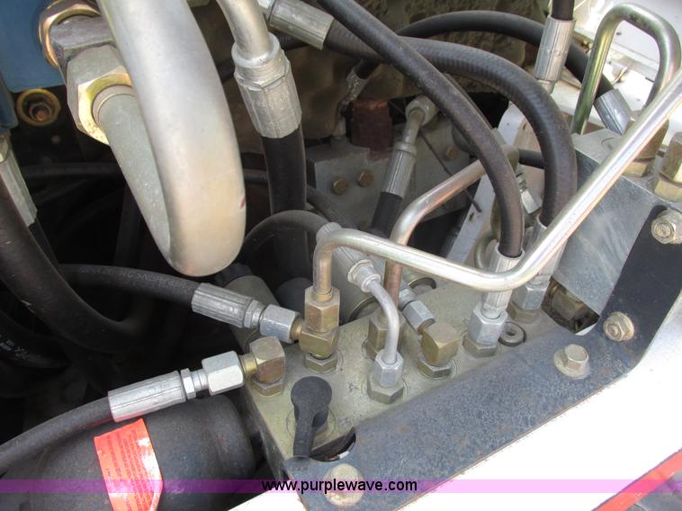 image for item I3955 2005 Bobcat 341G compact excavator