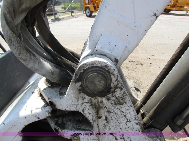 image for item I3955 2005 Bobcat 341G compact excavator
