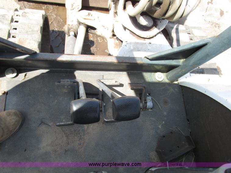 image for item I3955 2005 Bobcat 341G compact excavator