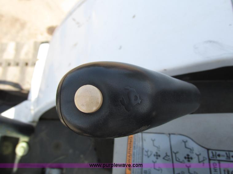 image for item I3955 2005 Bobcat 341G compact excavator