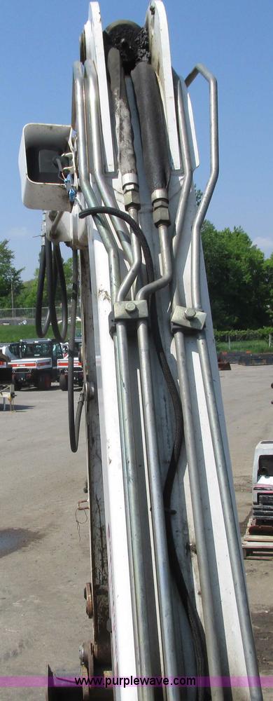 image for item I3955 2005 Bobcat 341G compact excavator