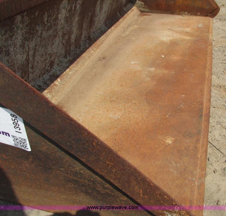 image for item I3958 68"W skid steer bucket