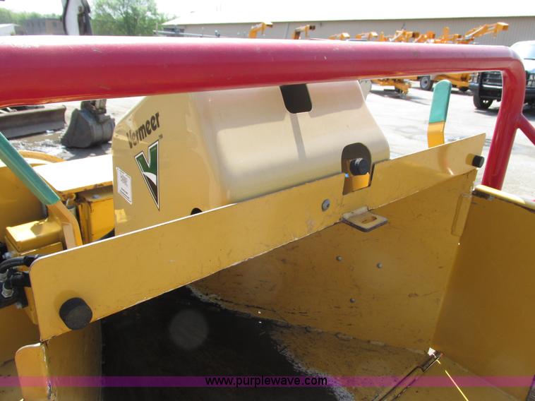 image for item I3966 2008 Vermeer BC600XL brush chipper