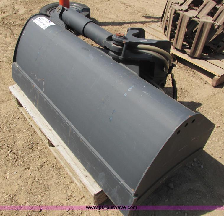 image for item I3970 Bobcat power angle bucket