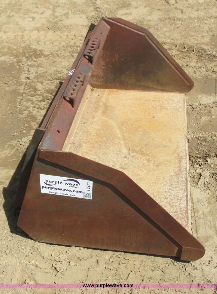 image for item I3971 Skid steer bucket