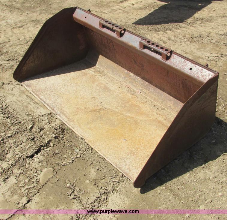 image for item I3971 Skid steer bucket