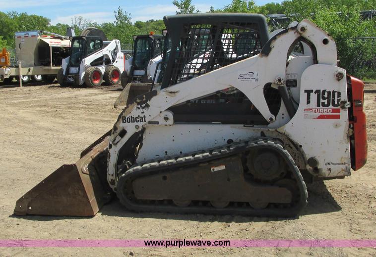 image for item I3981 2005 Bobcat T190 track skid steer