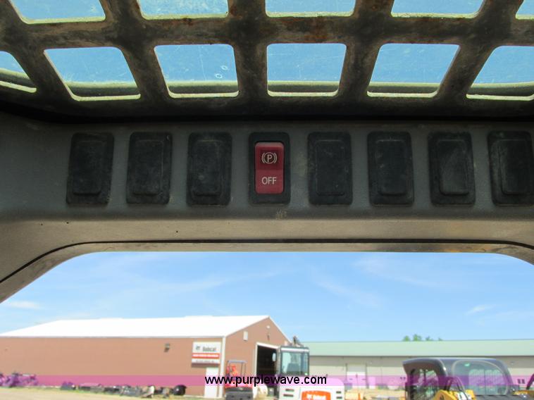 image for item I3981 2005 Bobcat T190 track skid steer