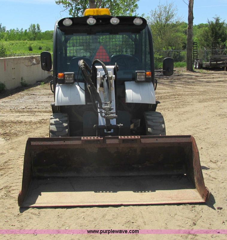 image for item I3983 2004 Bobcat Toolcat 5600 utility work machine