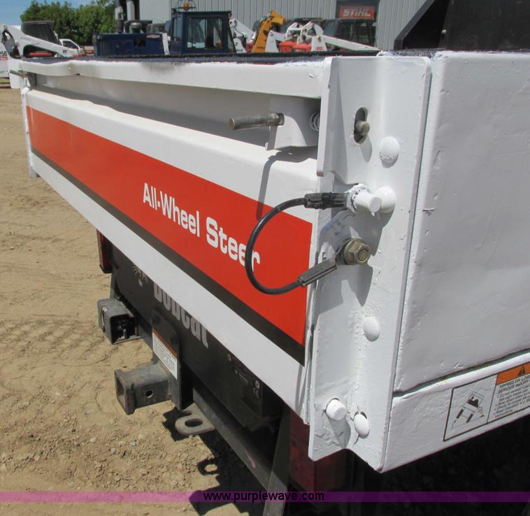 image for item I3983 2004 Bobcat Toolcat 5600 utility work machine