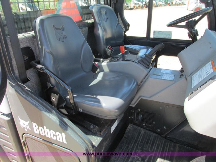 image for item I3983 2004 Bobcat Toolcat 5600 utility work machine