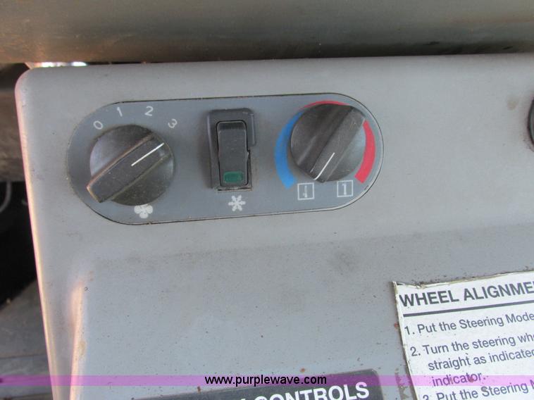 image for item I3983 2004 Bobcat Toolcat 5600 utility work machine