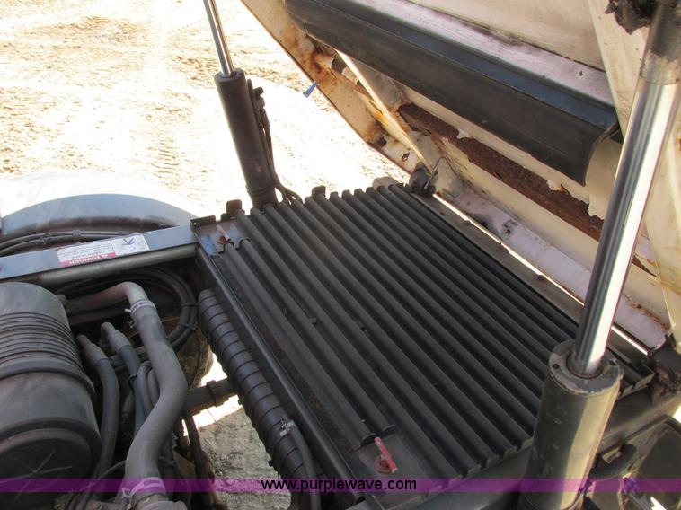 image for item I3983 2004 Bobcat Toolcat 5600 utility work machine