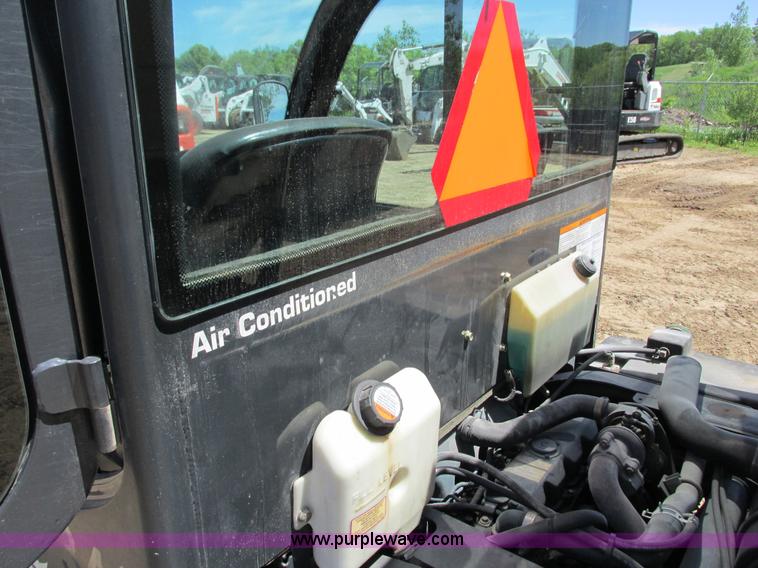 image for item I3983 2004 Bobcat Toolcat 5600 utility work machine