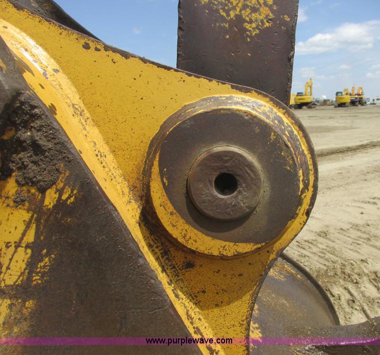 image for item A8688 2004 Caterpillar 345B L excavator