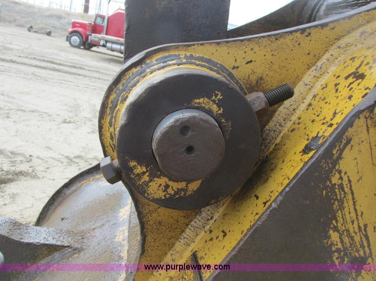 image for item A8688 2004 Caterpillar 345B L excavator