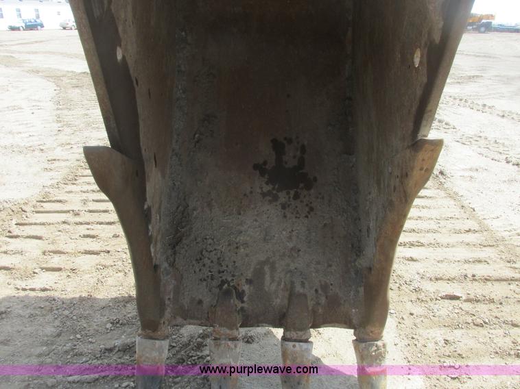 image for item A8688 2004 Caterpillar 345B L excavator