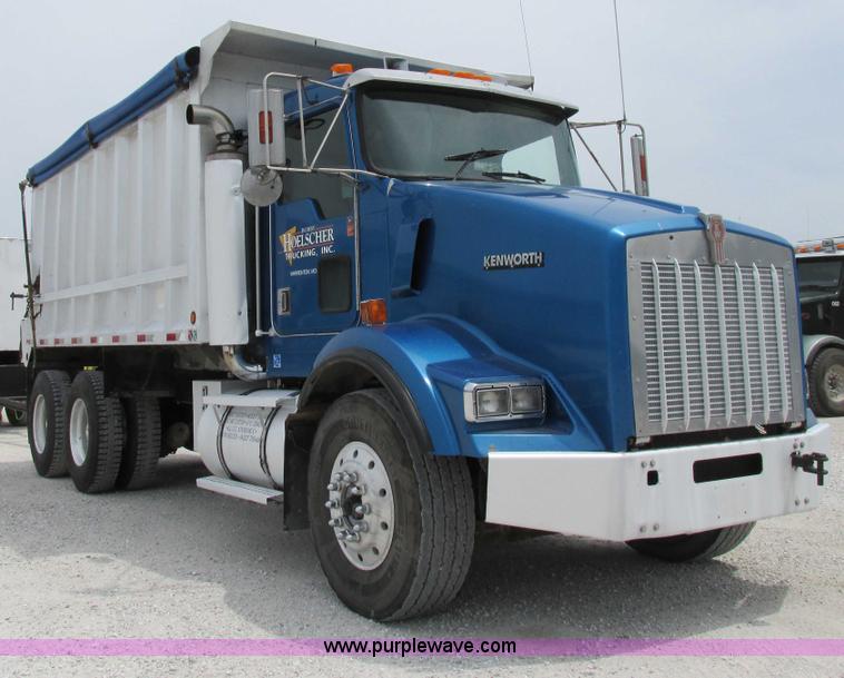 image for item AN9051 1999 Kenworth T800 dump truck