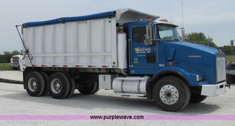 image for item AN9051 1999 Kenworth T800 dump truck