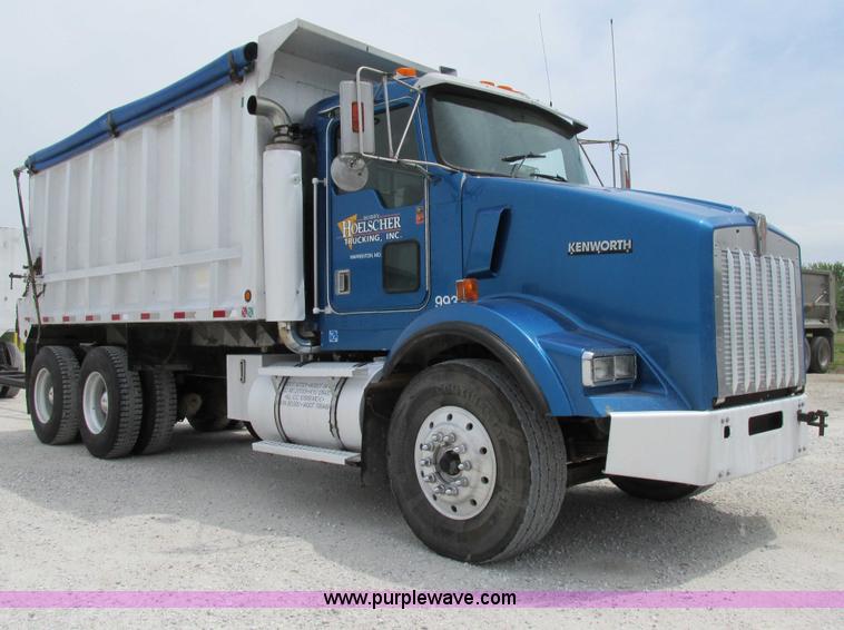 image for item AN9051 1999 Kenworth T800 dump truck