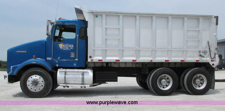 image for item AN9051 1999 Kenworth T800 dump truck