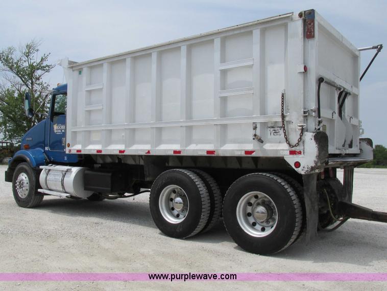image for item AN9051 1999 Kenworth T800 dump truck