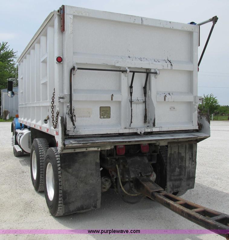 image for item AN9051 1999 Kenworth T800 dump truck