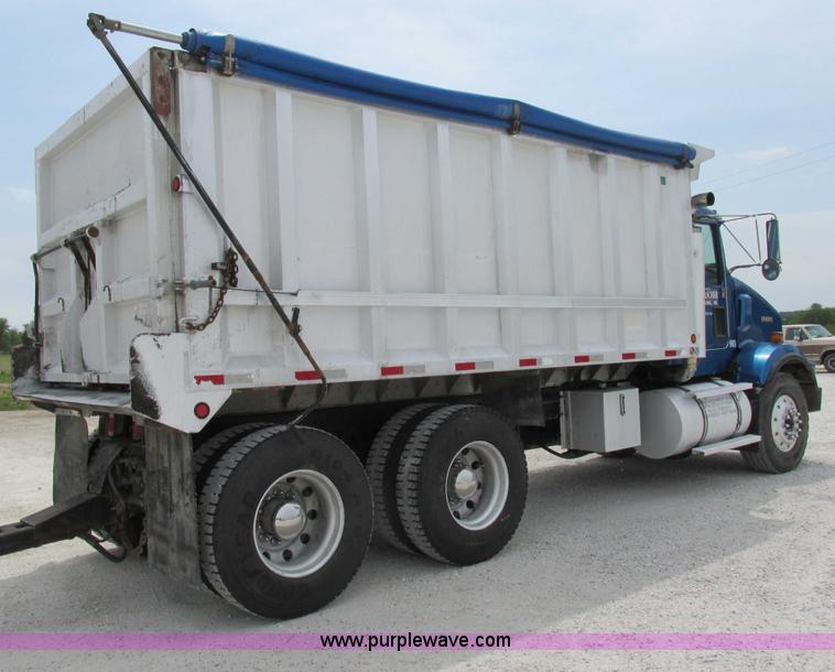 image for item AN9051 1999 Kenworth T800 dump truck
