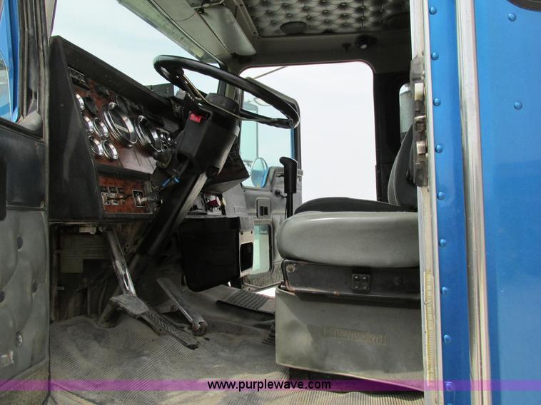 image for item AN9051 1999 Kenworth T800 dump truck