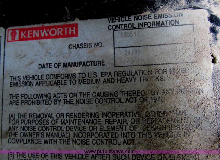 image for item AN9051 1999 Kenworth T800 dump truck